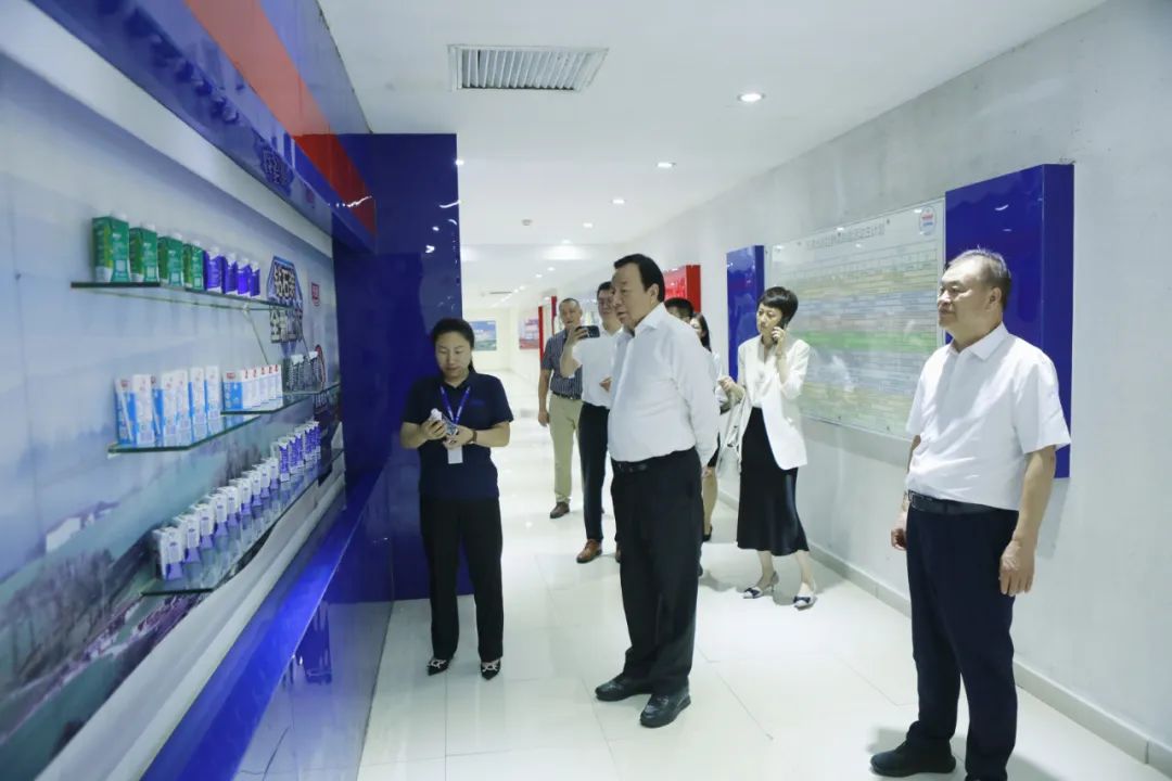 6月21日考察光明乳業(yè).jpg 6月21日考察光明乳業(yè).jpg